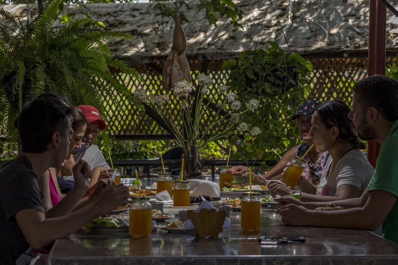 Hotel El Penon De Constantino - Tatacoa à Villavieja Extérieur photo