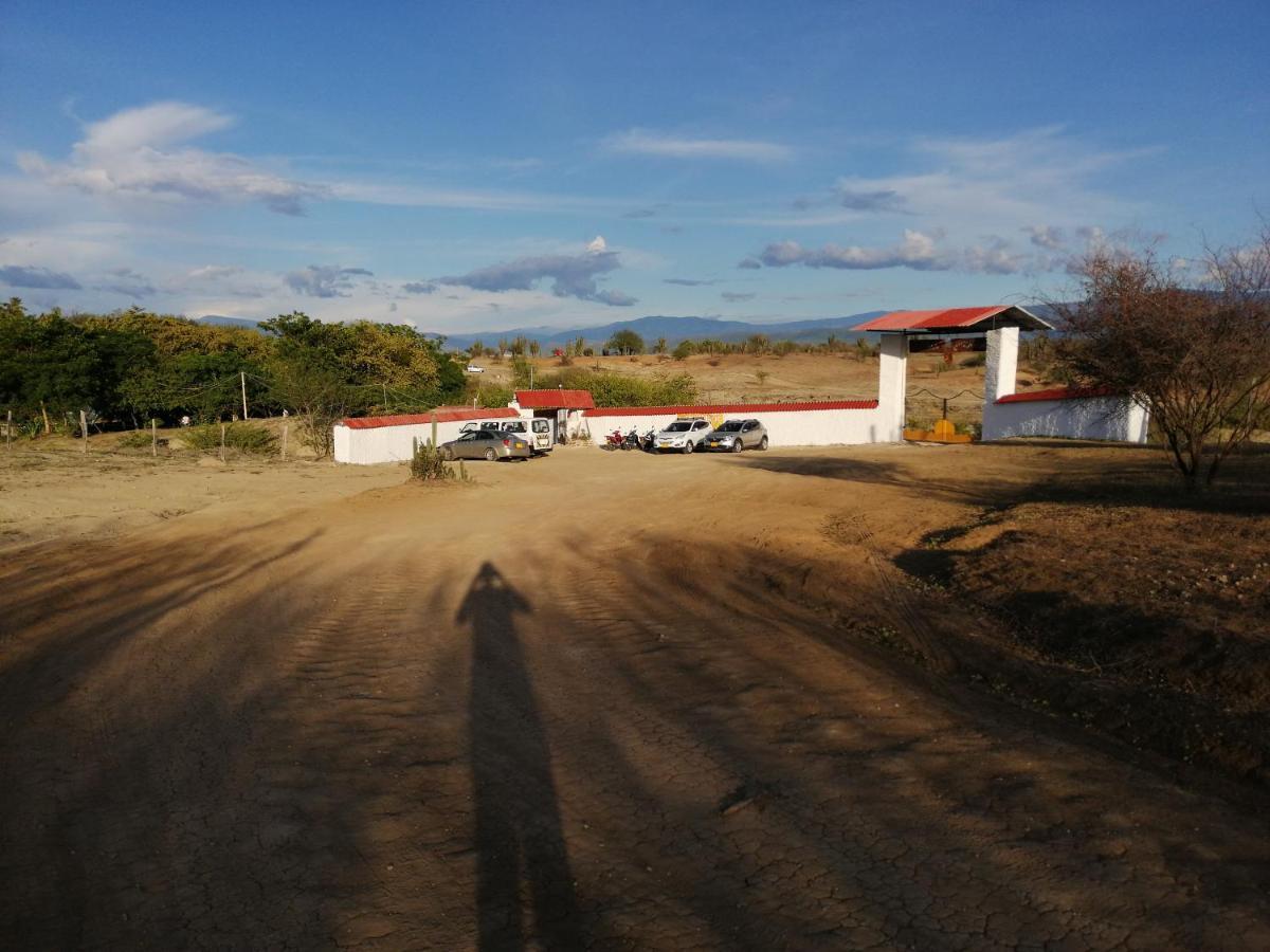 Hotel El Penon De Constantino - Tatacoa à Villavieja Extérieur photo