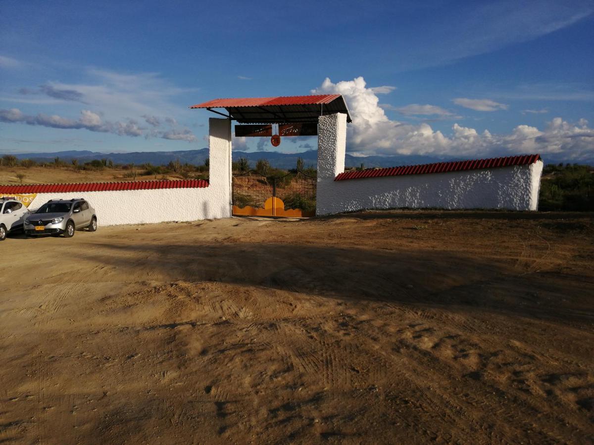 Hotel El Penon De Constantino - Tatacoa à Villavieja Extérieur photo